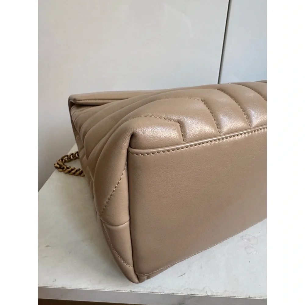 Yves Saint Laurent Loulou Medium - Picture 8 of 9